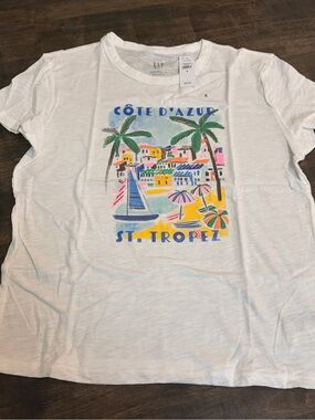 GAP White Short Sleeve Tee with Multicolor Beach Print